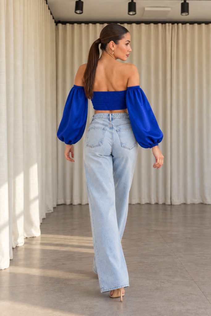 mavi arkası gipeli crop top bluz